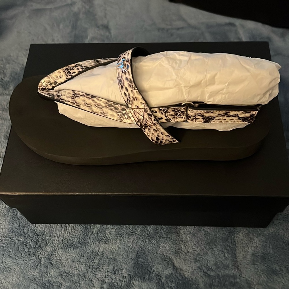 Giuseppe Zanotti brand new Newport 20 Tasmania print Roccia.
